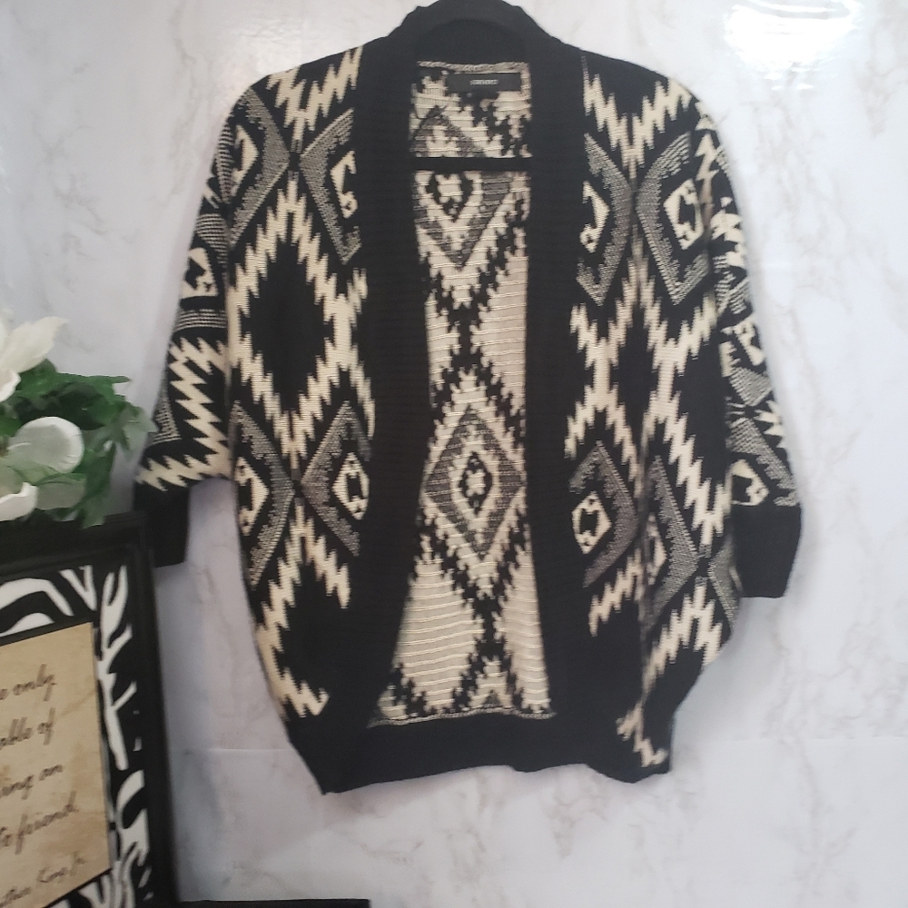 Forever 21 No Closure Cardigan Aztec Print (Small)
